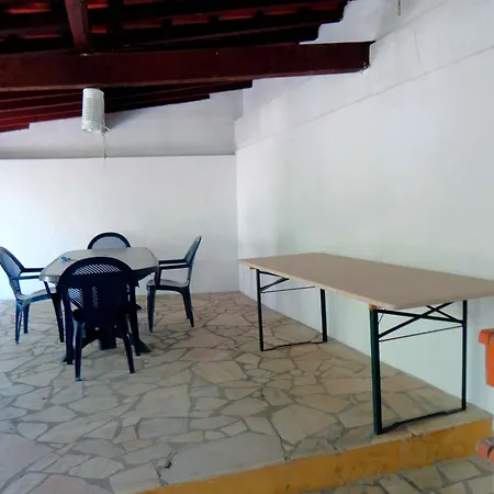 Quarto em Acomodações Particulares Vermelho Estilo Moderno *