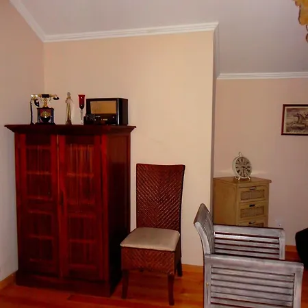 Vermelho Estilo Moderno Quarto em Acomodações Particulares Ramalhal