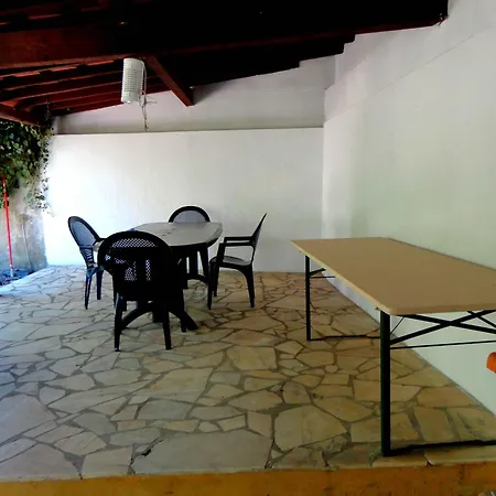 Vermelho Estilo Moderno Quarto em Acomodações Particulares Ramalhal